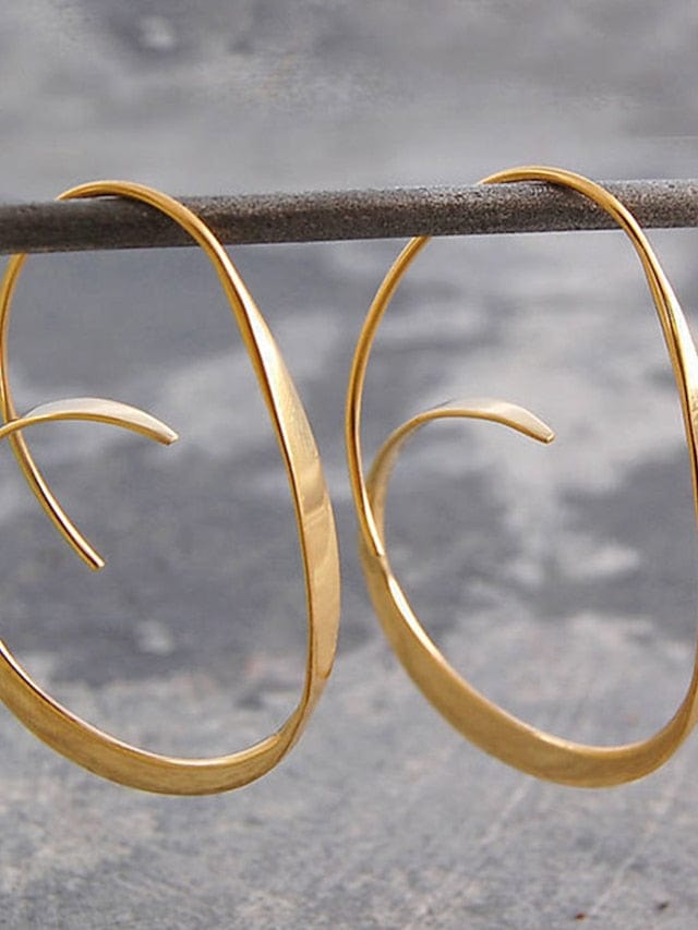 Chic & Modern Geometric Street Earrings in Gold or Silver for Women
