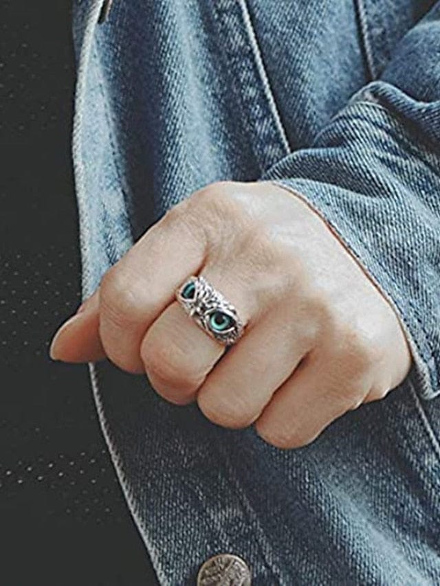 Chic & Modern Street Animal Ring for Women with Vibrant Blue-Green Color