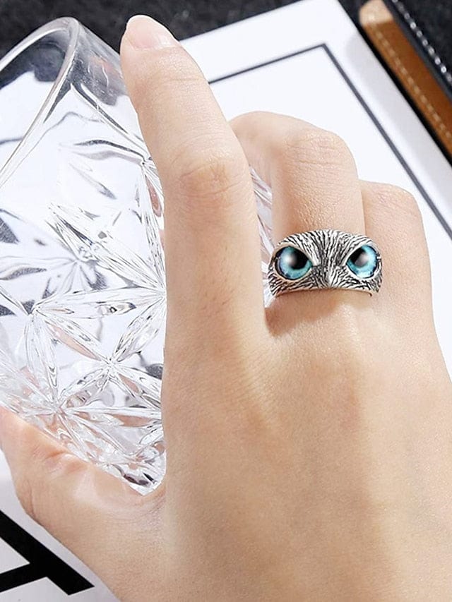 Chic & Modern Street Animal Ring for Women with Vibrant Blue-Green Color