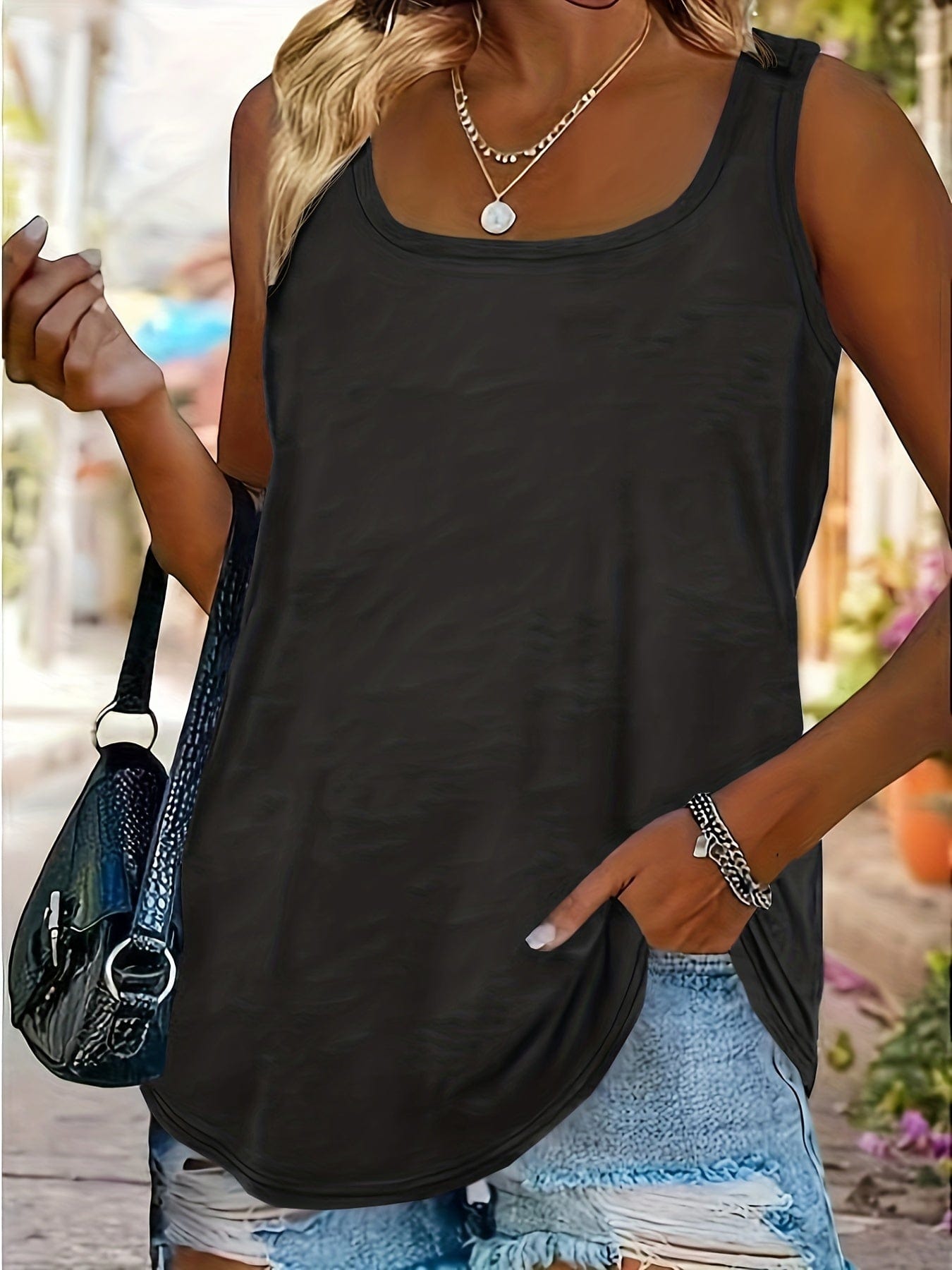 Women's Plus Size Solid Scoop Neck Tank Top with Slight Stretch
