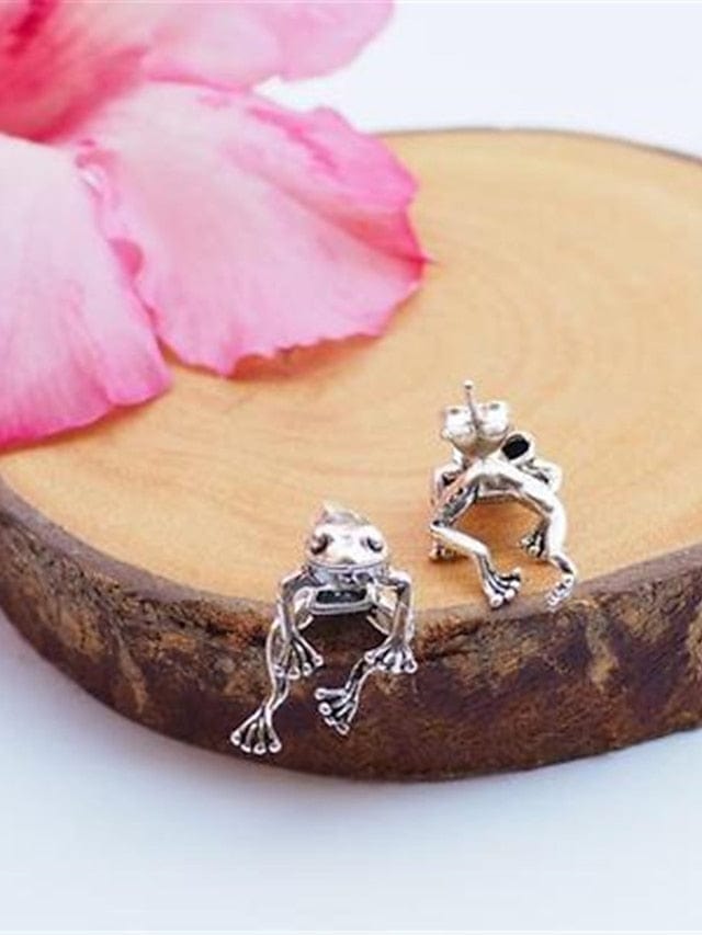 Chic & Modern Animal Street Earrings in Silver for All Seasons