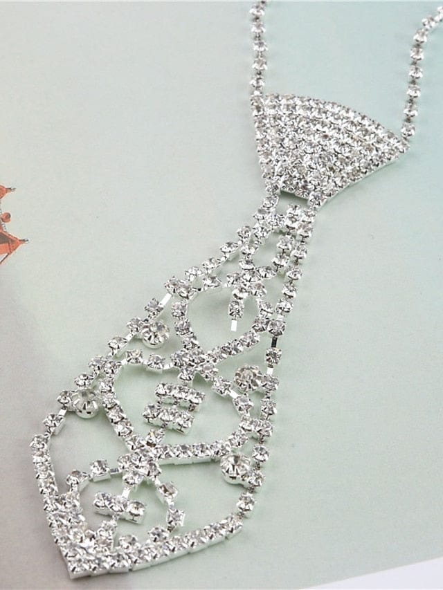 Elegant Bowtie Necklace for Women: Chic & Stylish Accessory