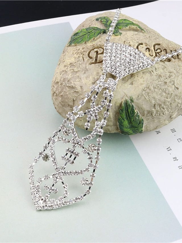 Elegant Bowtie Necklace for Women: Chic & Stylish Accessory